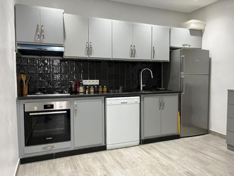 Appartamento Luxe 2Br Oasis In Tangier Center Esterno foto
